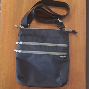 Baggallini crossbody purse black